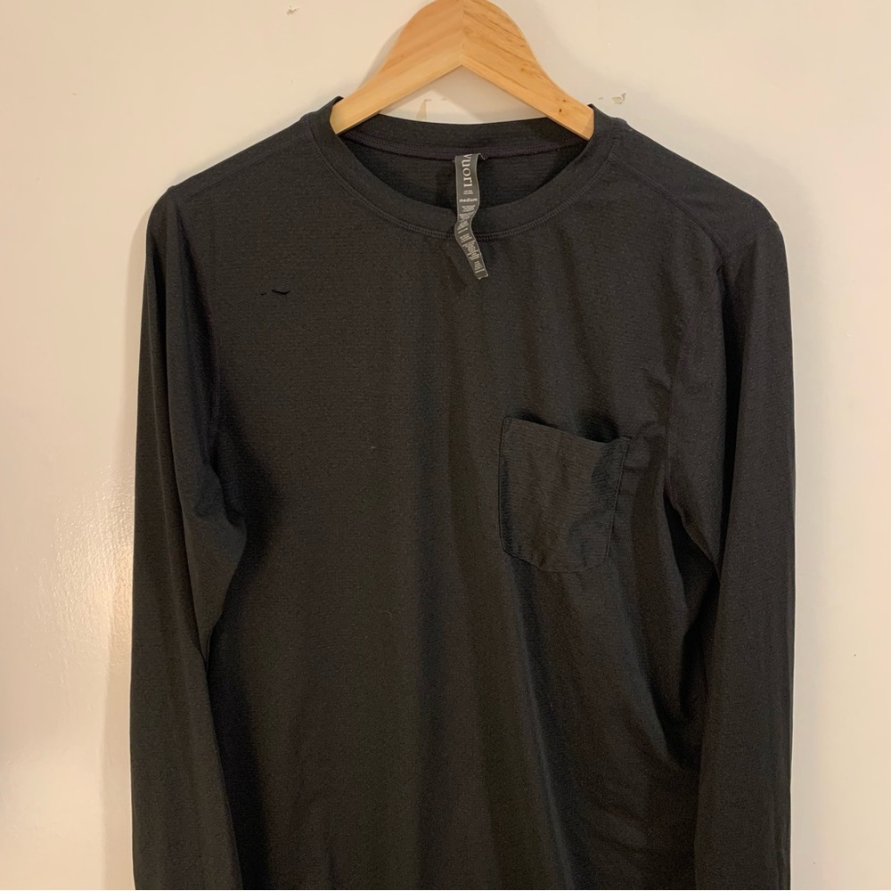 Vuori Tradewind Performance Long Sleeve Medium - Grey